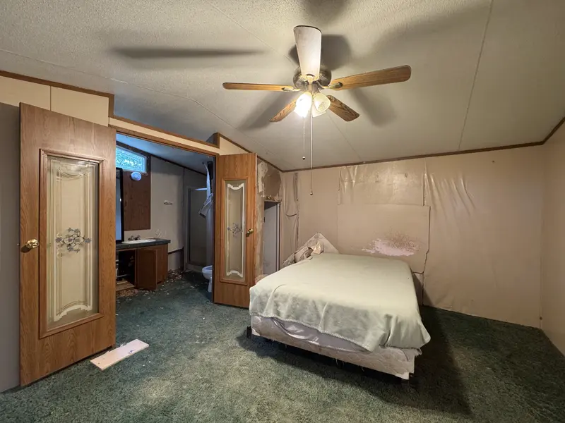 Master bedroom with en-suite bathroom